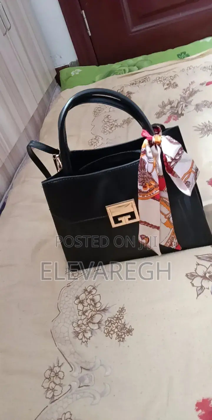 Ladies Handbag in Black
