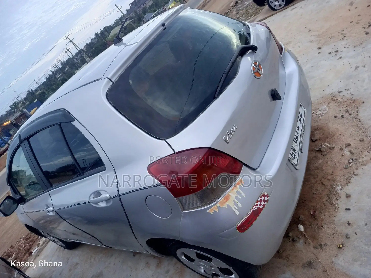 Toyota Vitz 2010 Silver