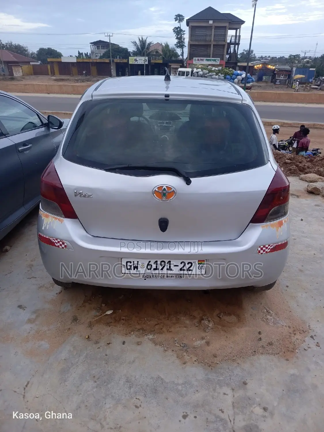 Toyota Vitz 2010 Silver