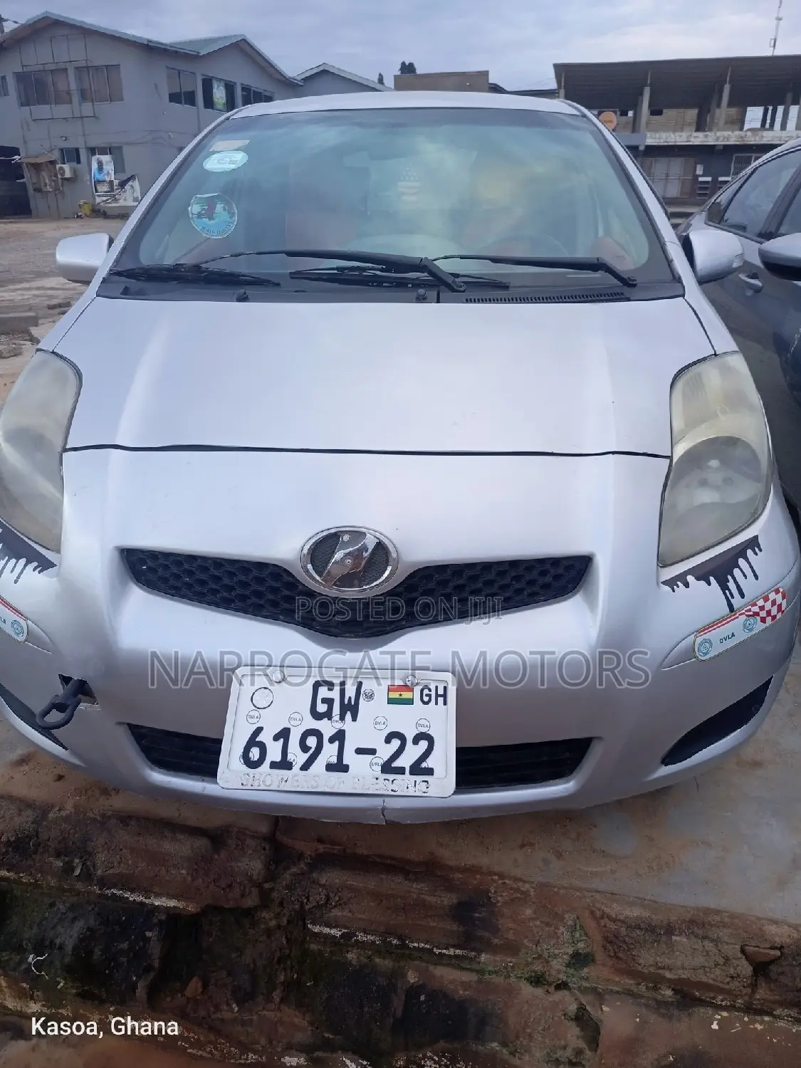 Toyota Vitz 2010 Silver