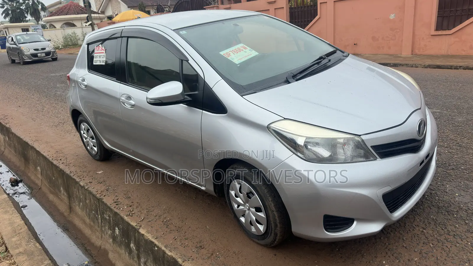 Toyota Vitz 1.5 FWD 5dr 2014 Silver