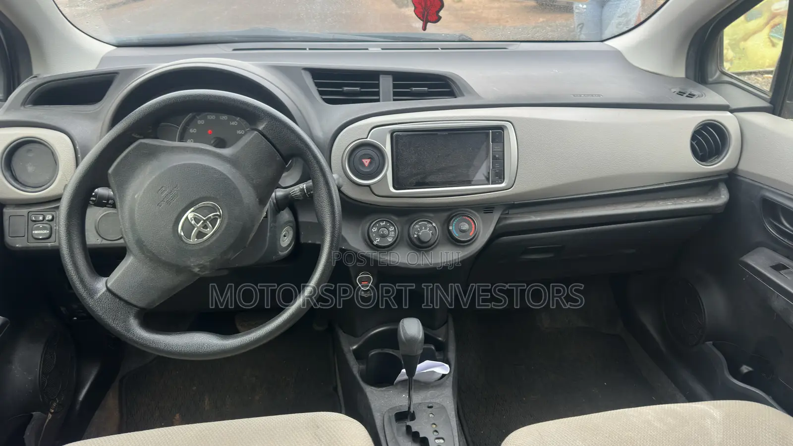 Toyota Vitz 1.5 FWD 5dr 2014 Silver
