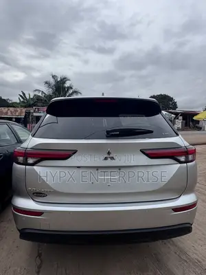 Mitsubishi Outlander 2024 Silver