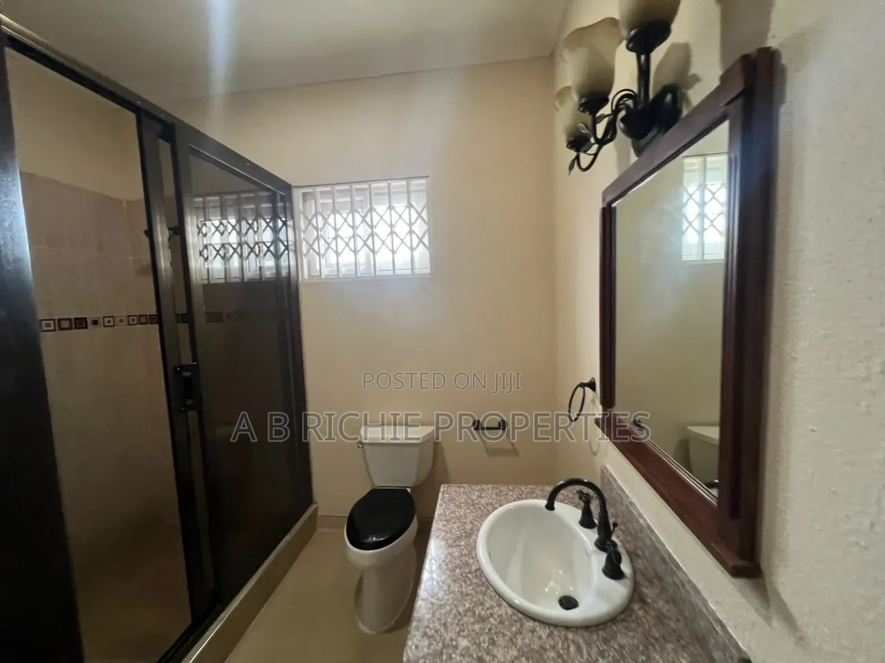 5bdrm House in Ab Richie Properties, Sakumono for sale