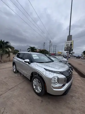 Mitsubishi Outlander 2024 Silver