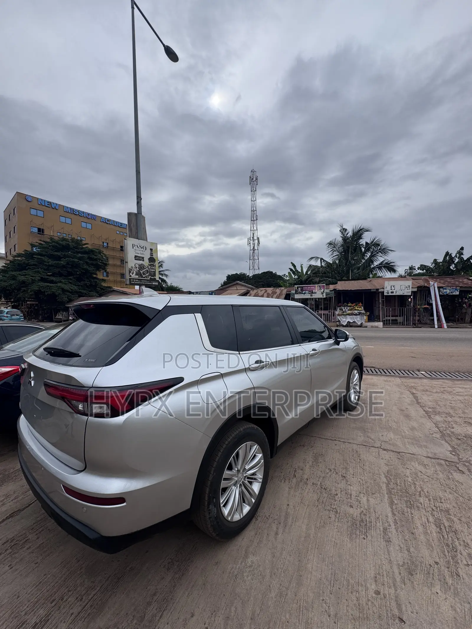 Mitsubishi Outlander 2024 Silver