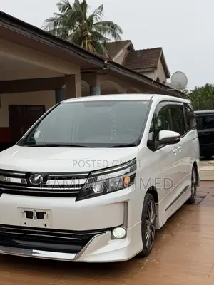 Toyota Voxy SV Premium 2014 White