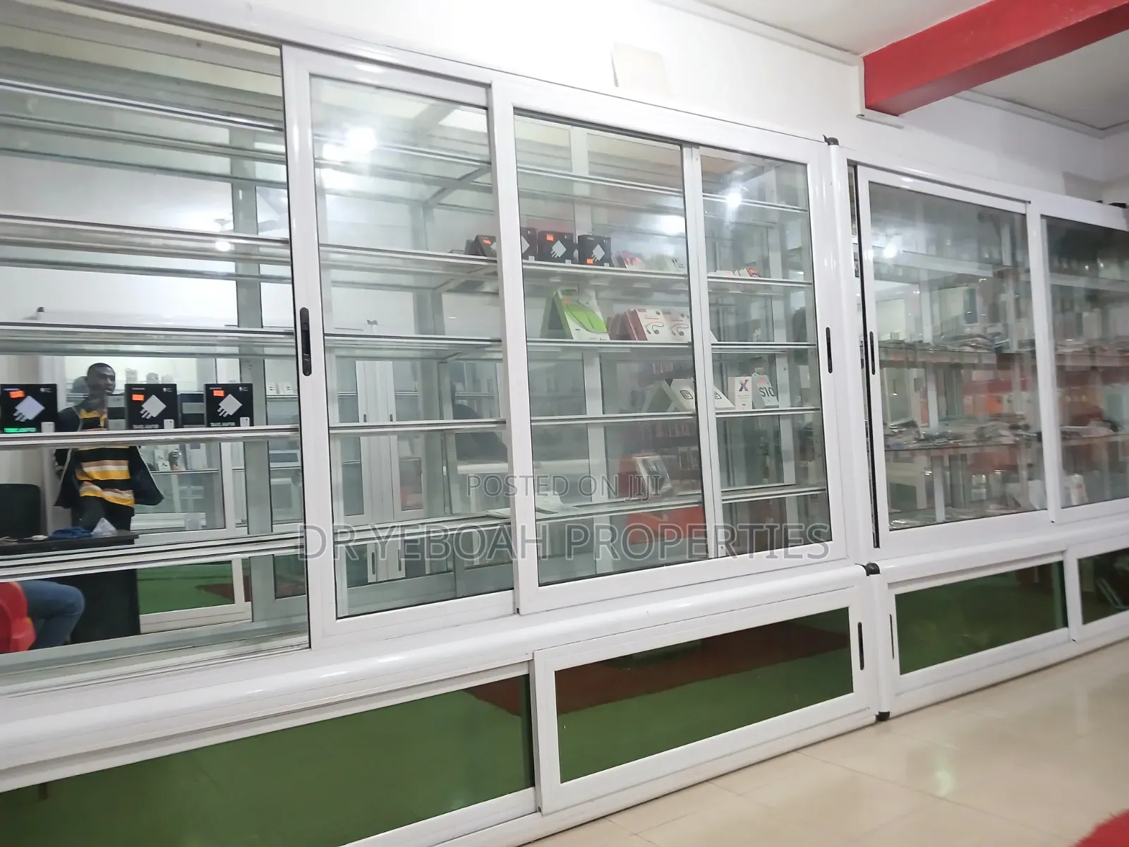 4 Long Showcase for Sale at Spintex Coastal