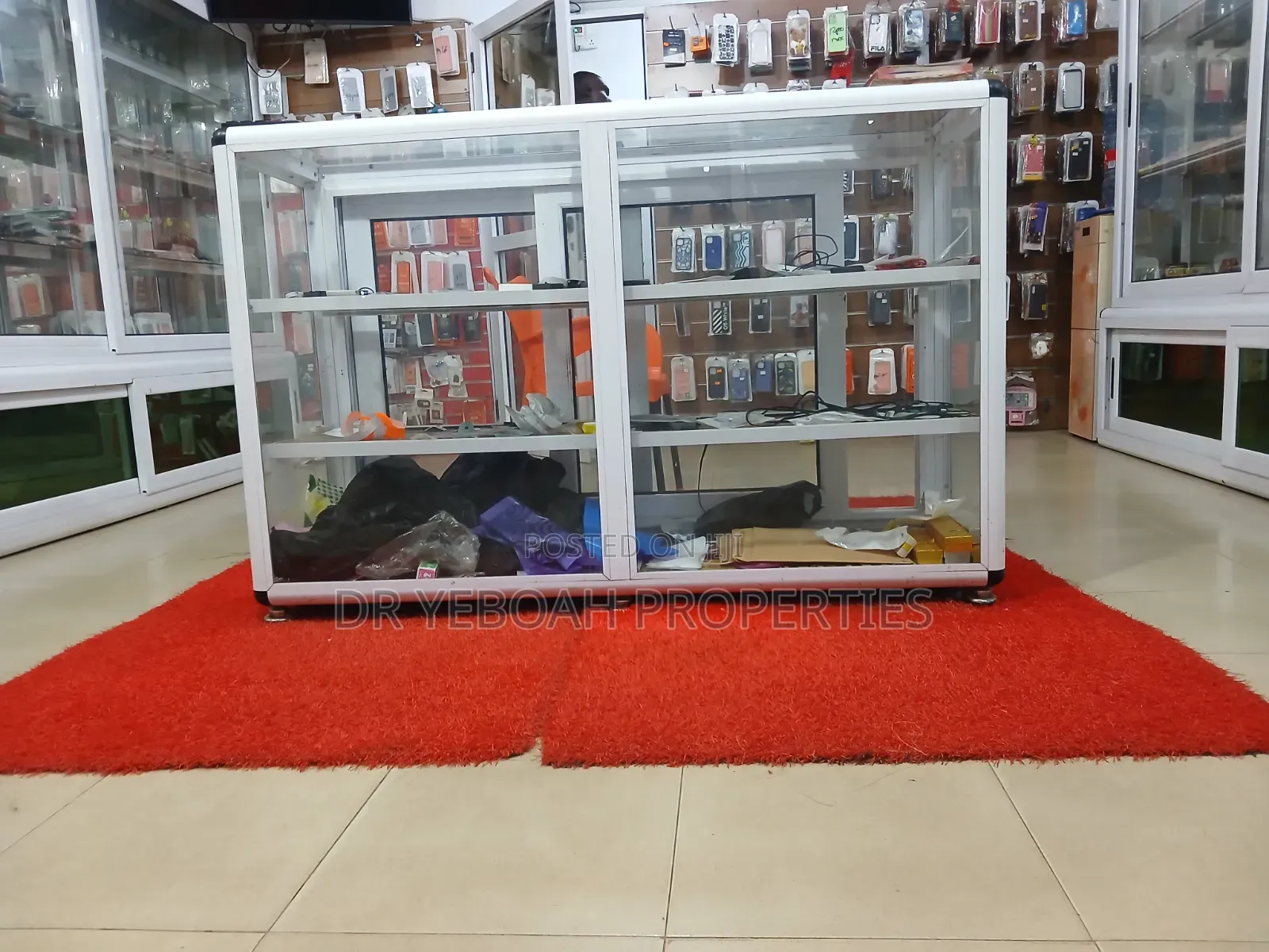 4 Long Showcase for Sale at Spintex Coastal