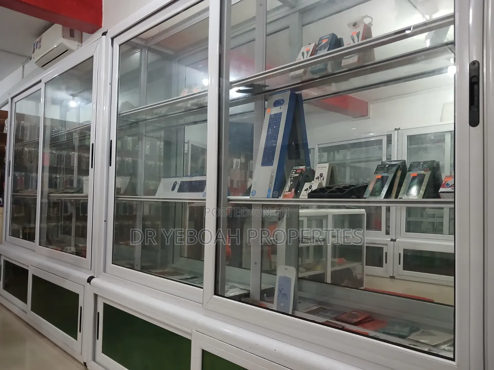 4 Long Showcase for Sale at Spintex Coastal