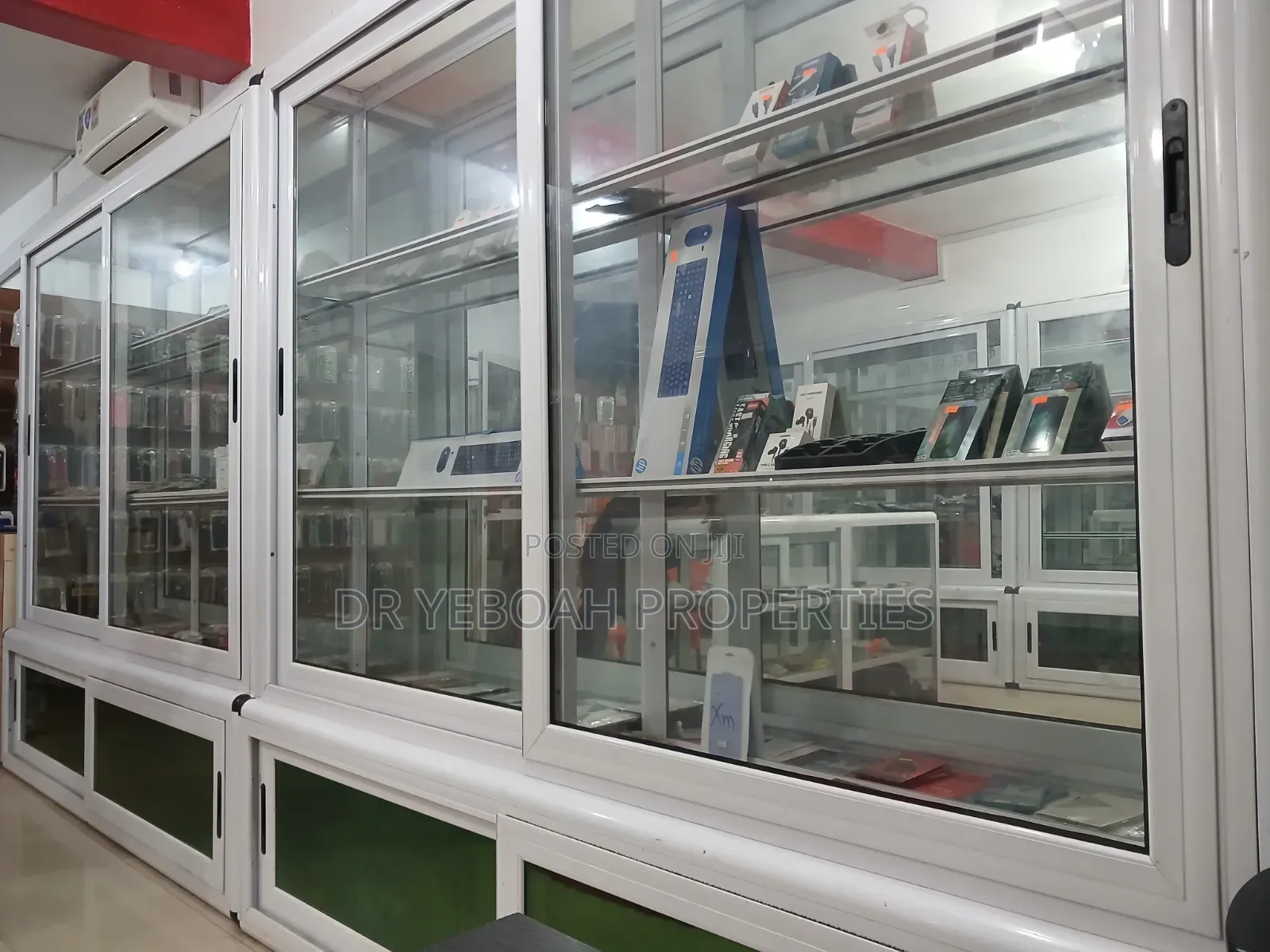 4 Long Showcase for Sale at Spintex Coastal