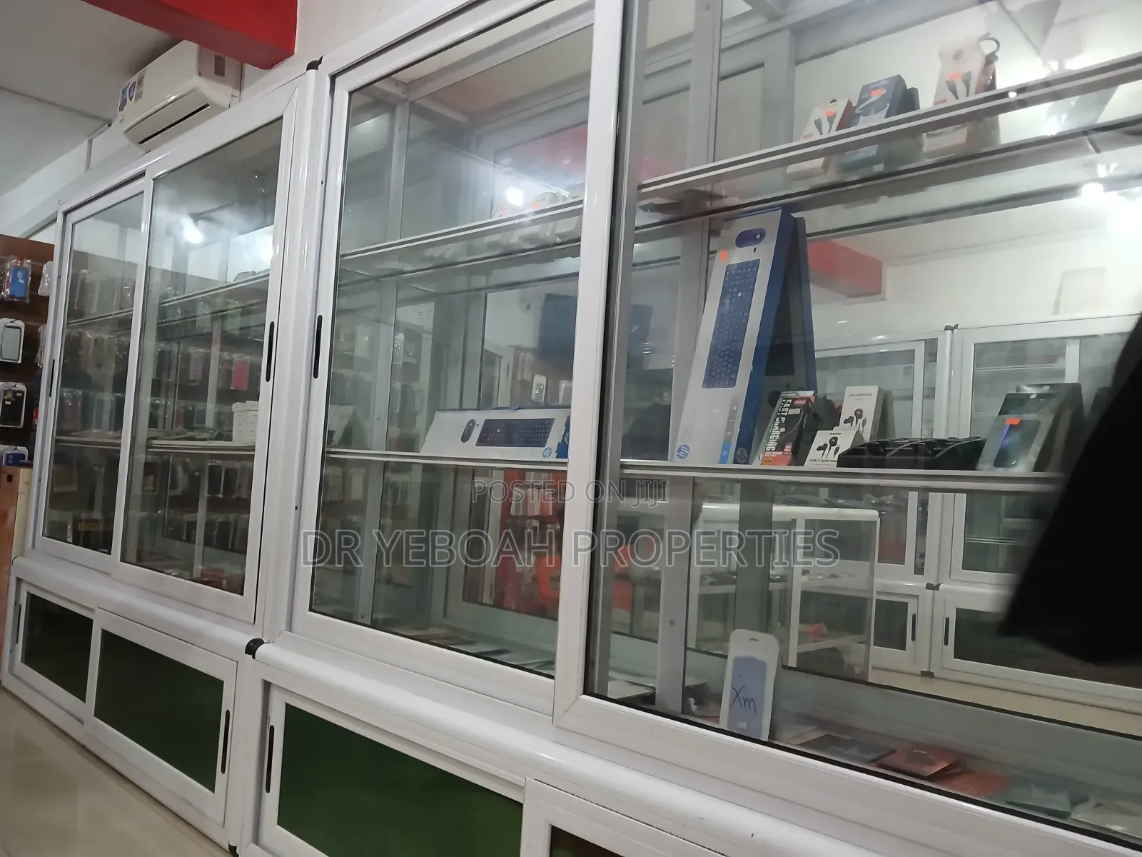 4 Long Showcase for Sale at Spintex Coastal