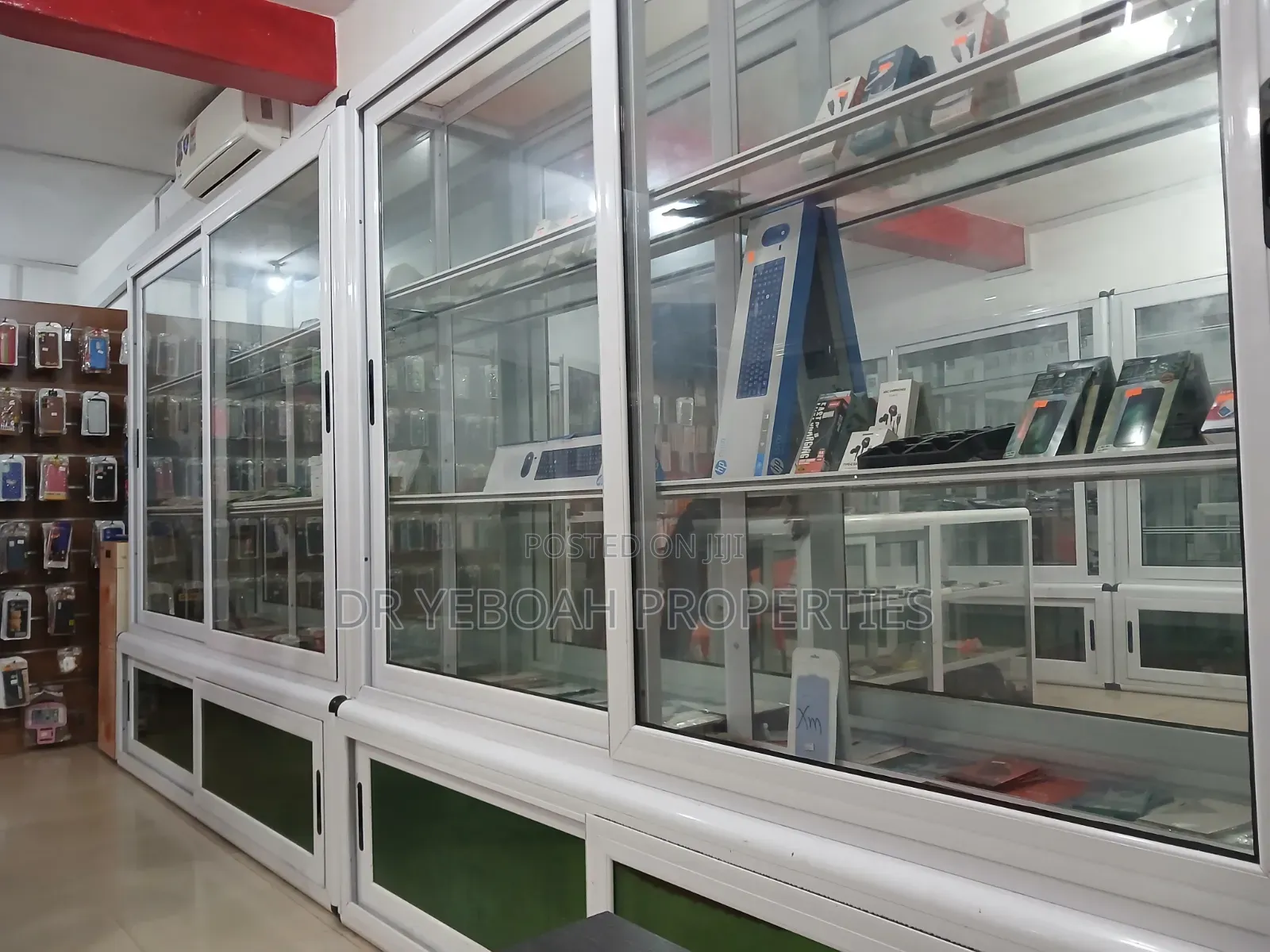 4 Long Showcase for Sale at Spintex Coastal