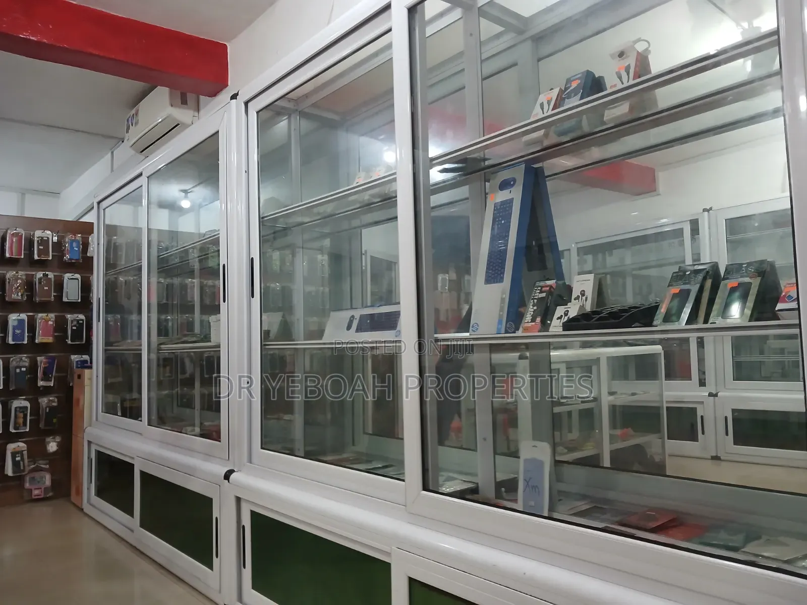 4 Long Showcase for Sale at Spintex Coastal