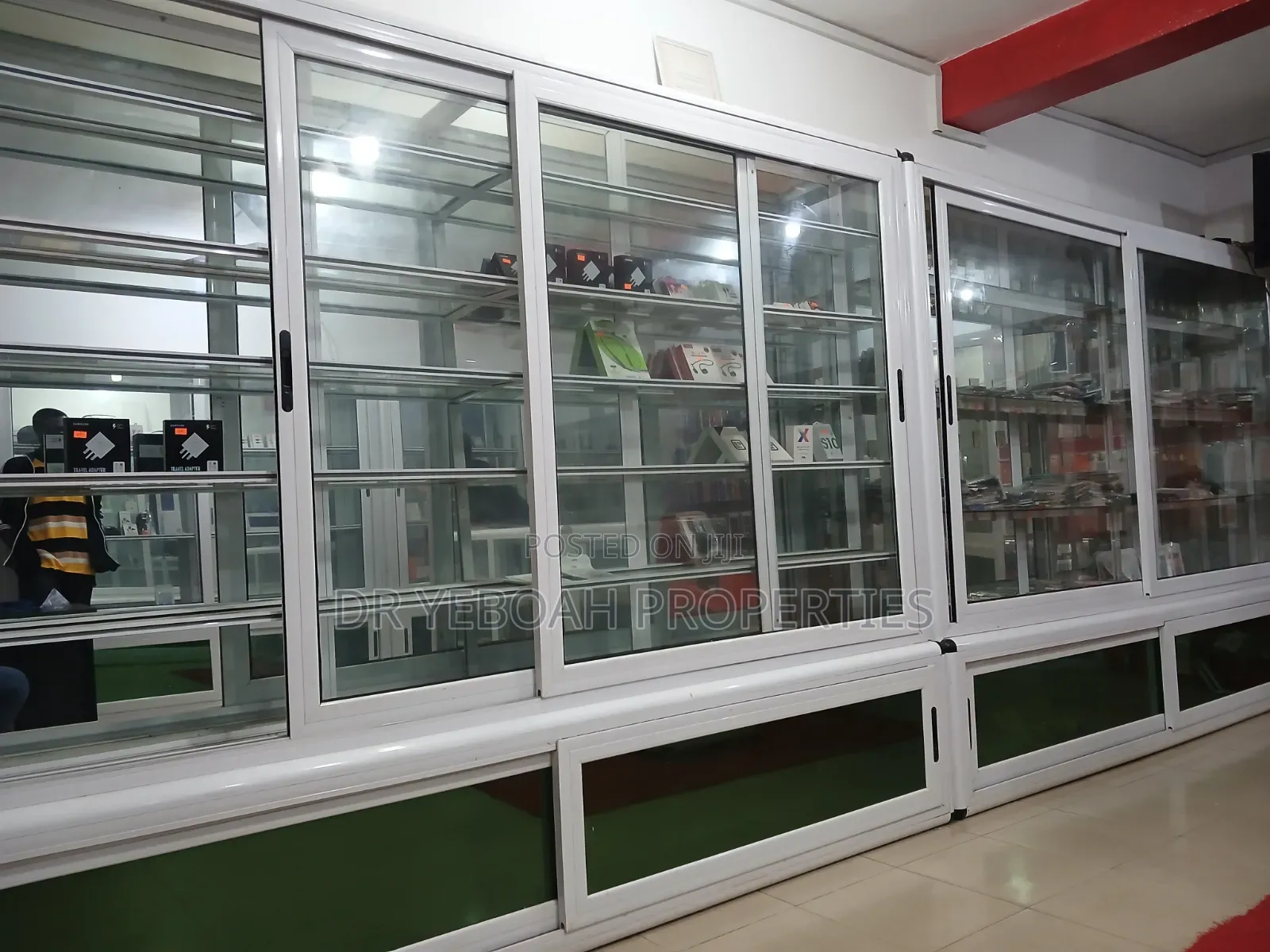 4 Long Showcase for Sale at Spintex Coastal