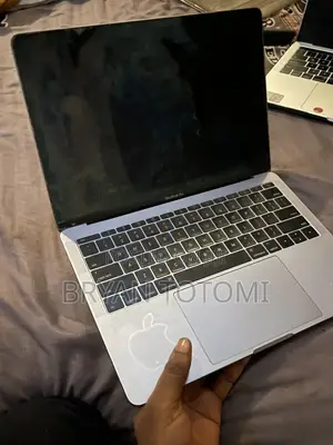 Laptop Apple MacBook Pro 2017 8GB Intel Core i7 SSD 128GB