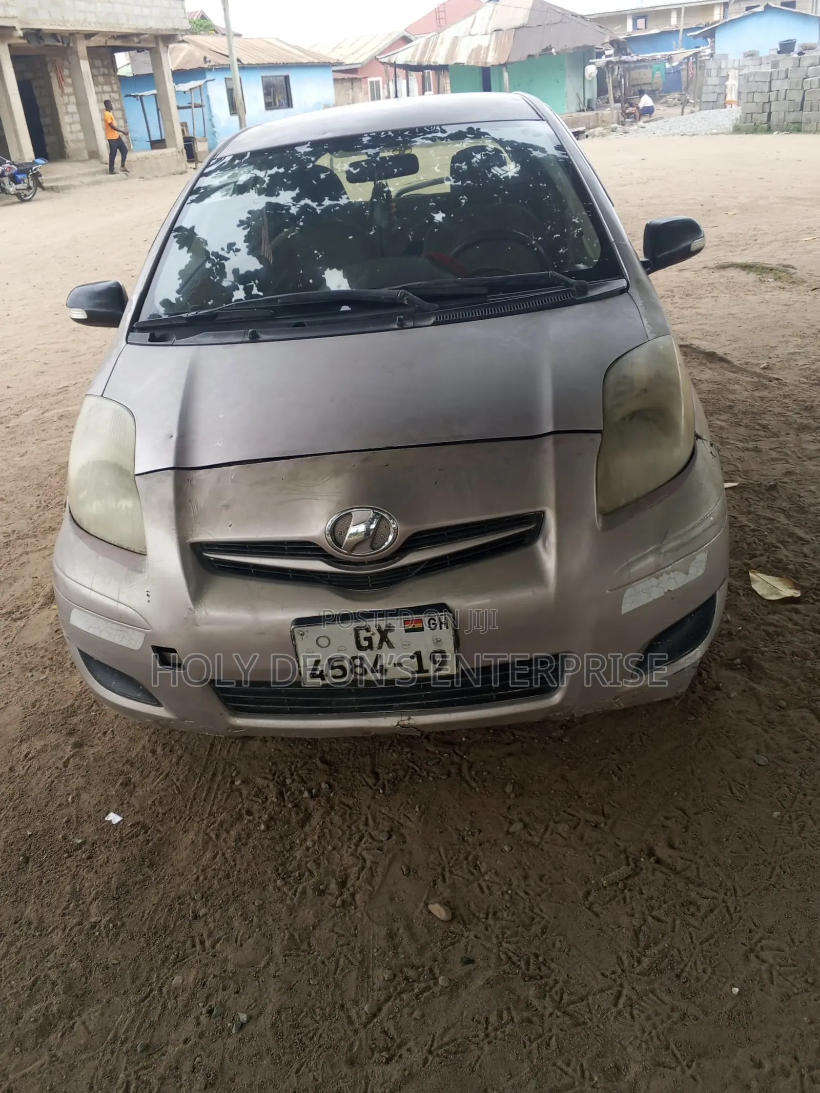 Toyota Vitz 1.3 FWD 5dr 2010 Silver