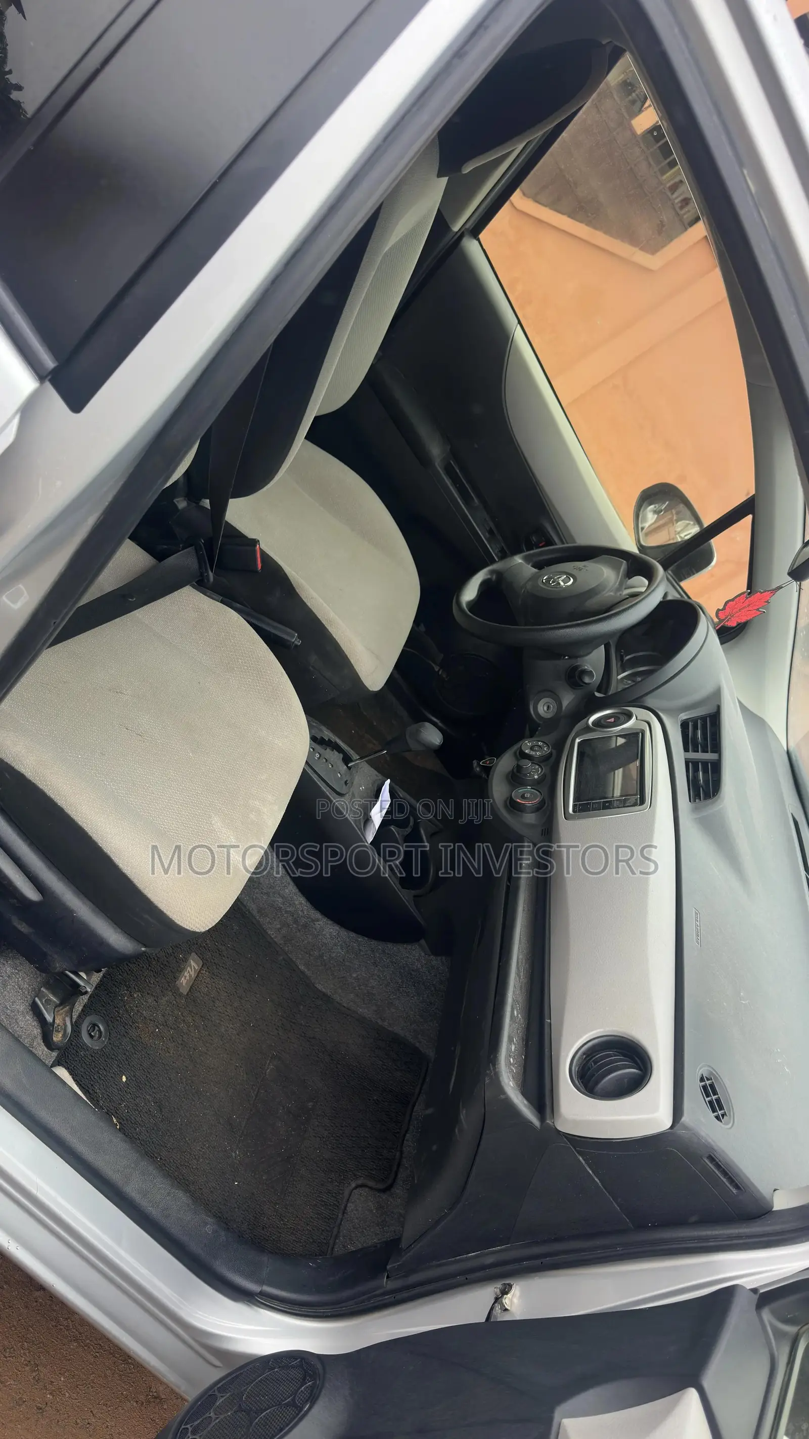 Toyota Vitz 1.5 FWD 5dr 2014 Silver