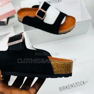 Birkenstock Arizona Slides a Black Suede Upper .