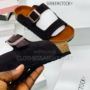 Birkenstock Arizona Slides a Black Suede Upper .