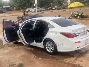 Hyundai Sonata GLS Sedan FWD (2.4L 4cyl 6A) 2013 Off white