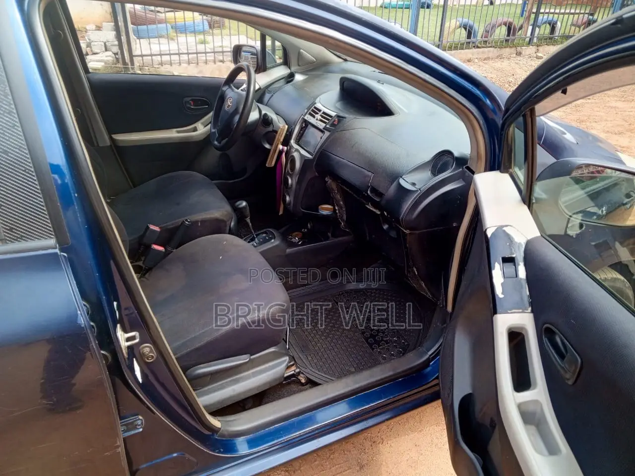 Toyota Vitz 1.3 FWD 5dr 2010 Blue