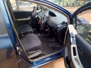 Toyota Vitz 1.3 FWD 5dr 2010 Blue