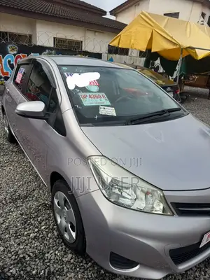 Toyota Vitz 2013 Silver