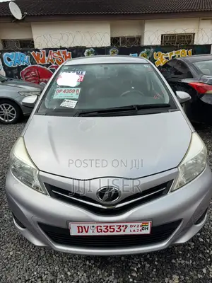 Toyota Vitz 2013 Silver