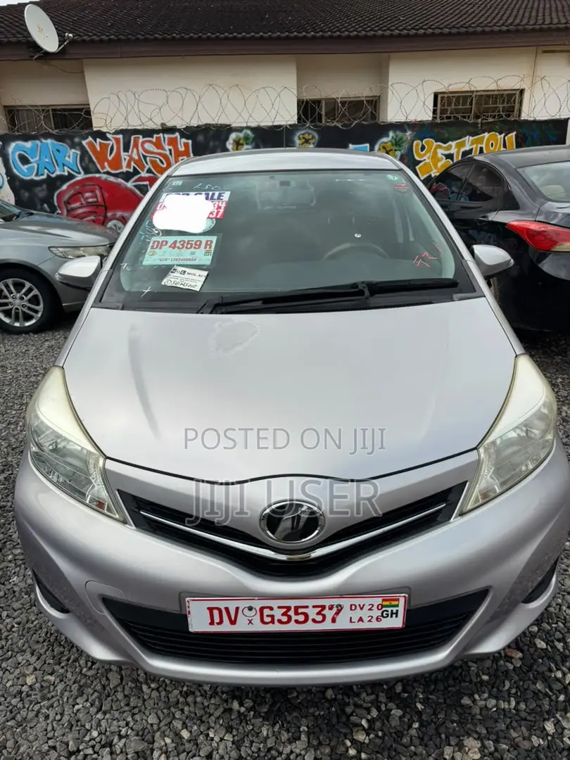 Toyota Vitz 2013 Silver