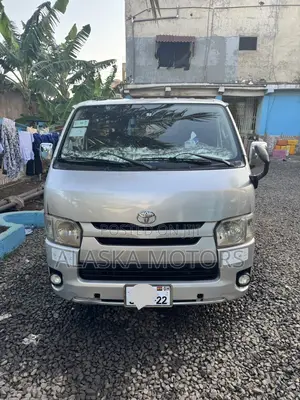 Toyota HiAce 2015 Silver