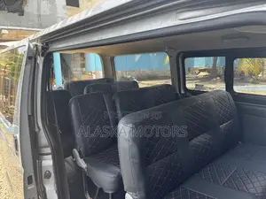 Toyota HiAce 2015 Silver