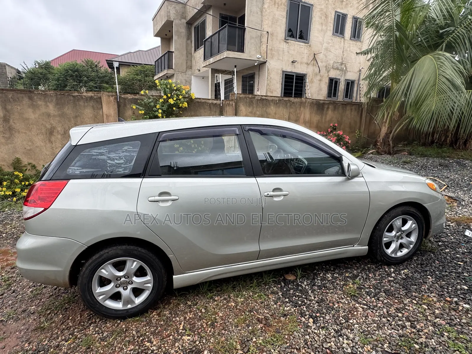 Toyota Matrix XR Hatchback FWD (1.8L 4cyl 4A) 2006 Ivory