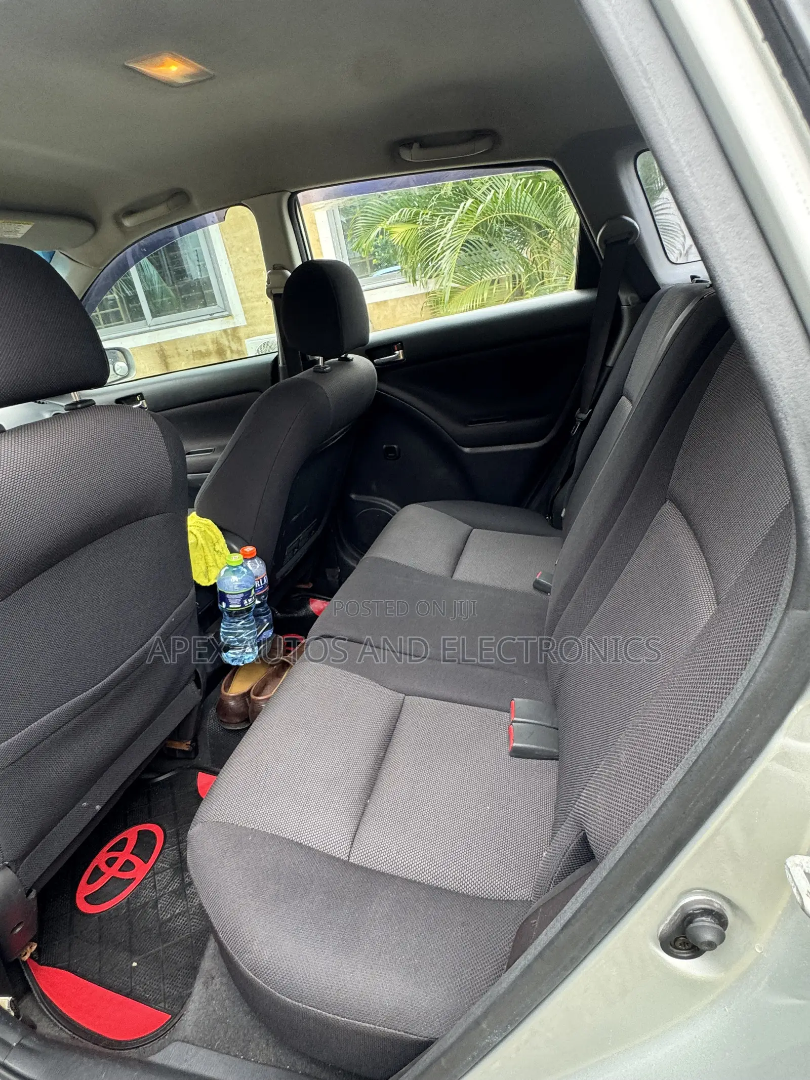 Toyota Matrix XR Hatchback FWD (1.8L 4cyl 4A) 2006 Ivory