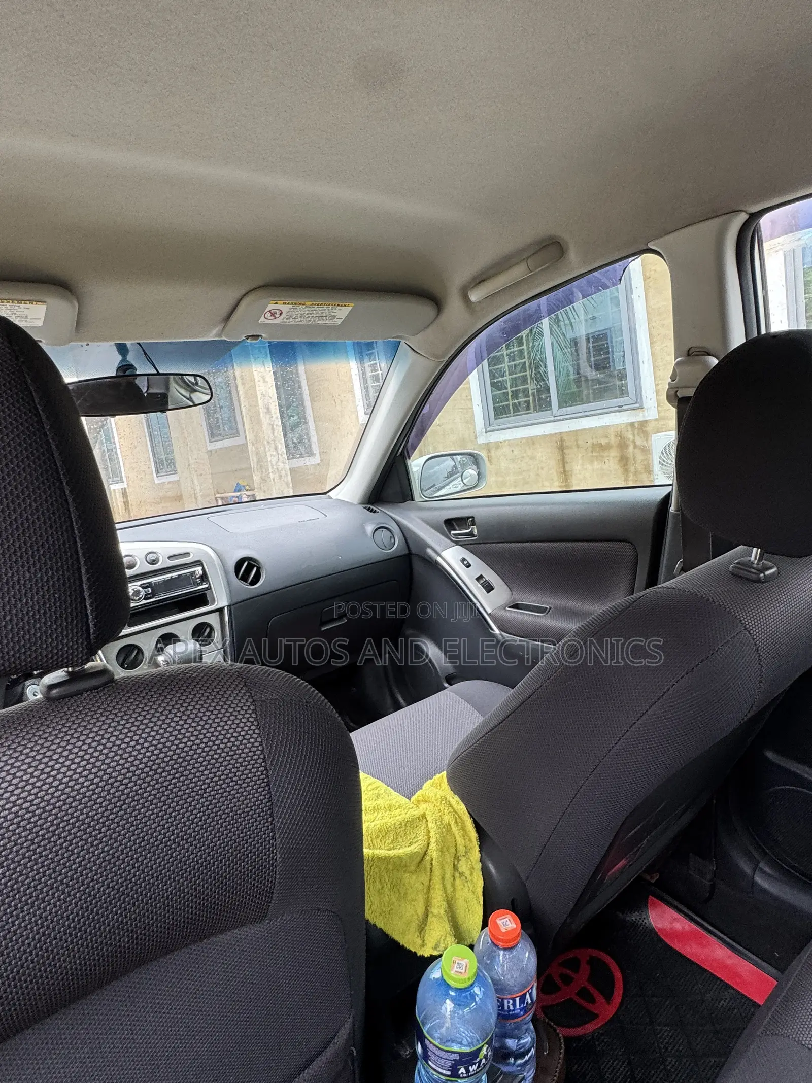 Toyota Matrix XR Hatchback FWD (1.8L 4cyl 4A) 2006 Ivory