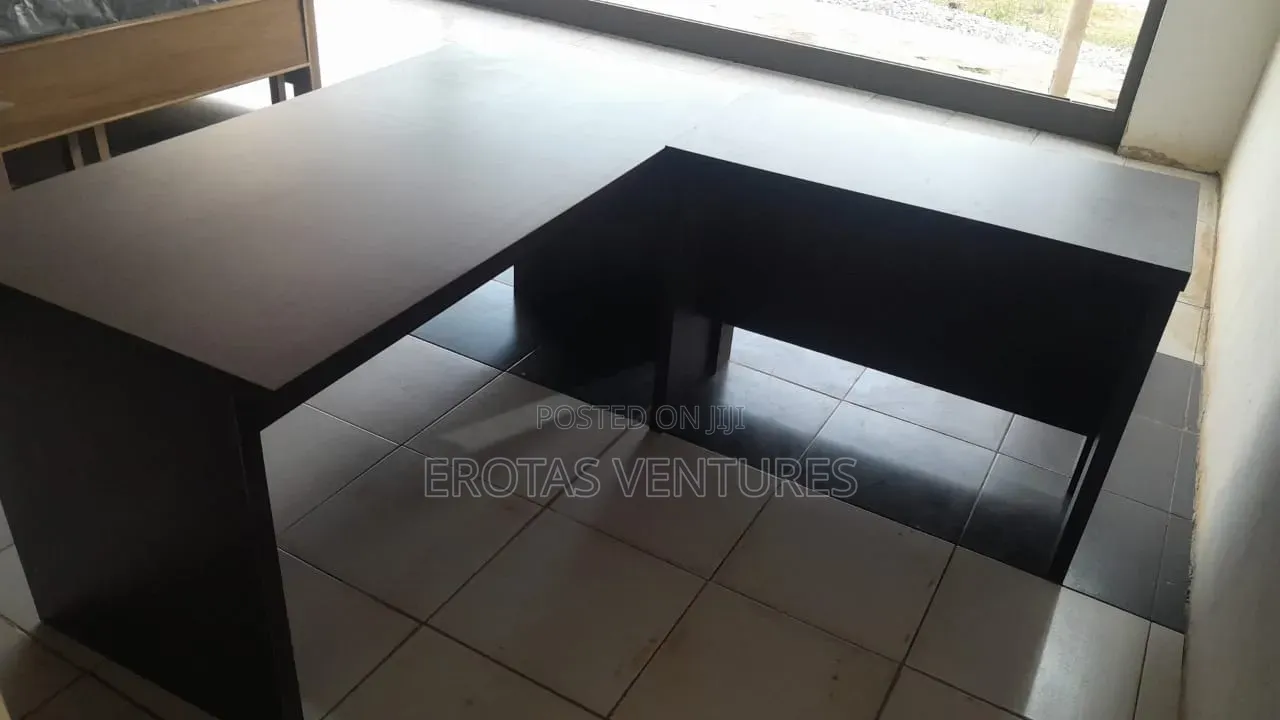 1.6M L-Shape Desk