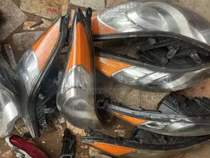 Hyndai Elantra 2012 Headlights Available