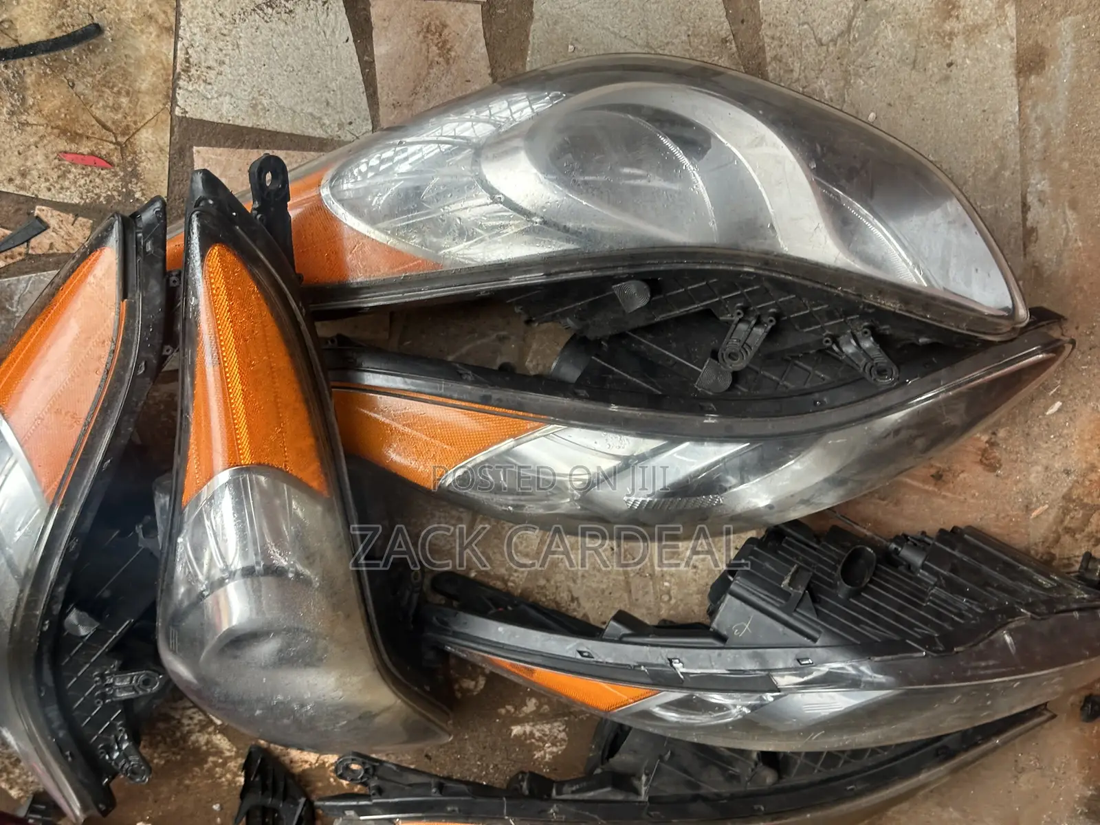 Hyndai Elantra 2012 Headlights Available