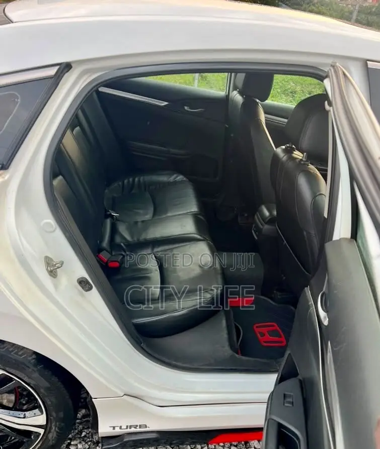 Honda Civic Touring 4dr Sedan (1.5L 4cyl) 2016 White