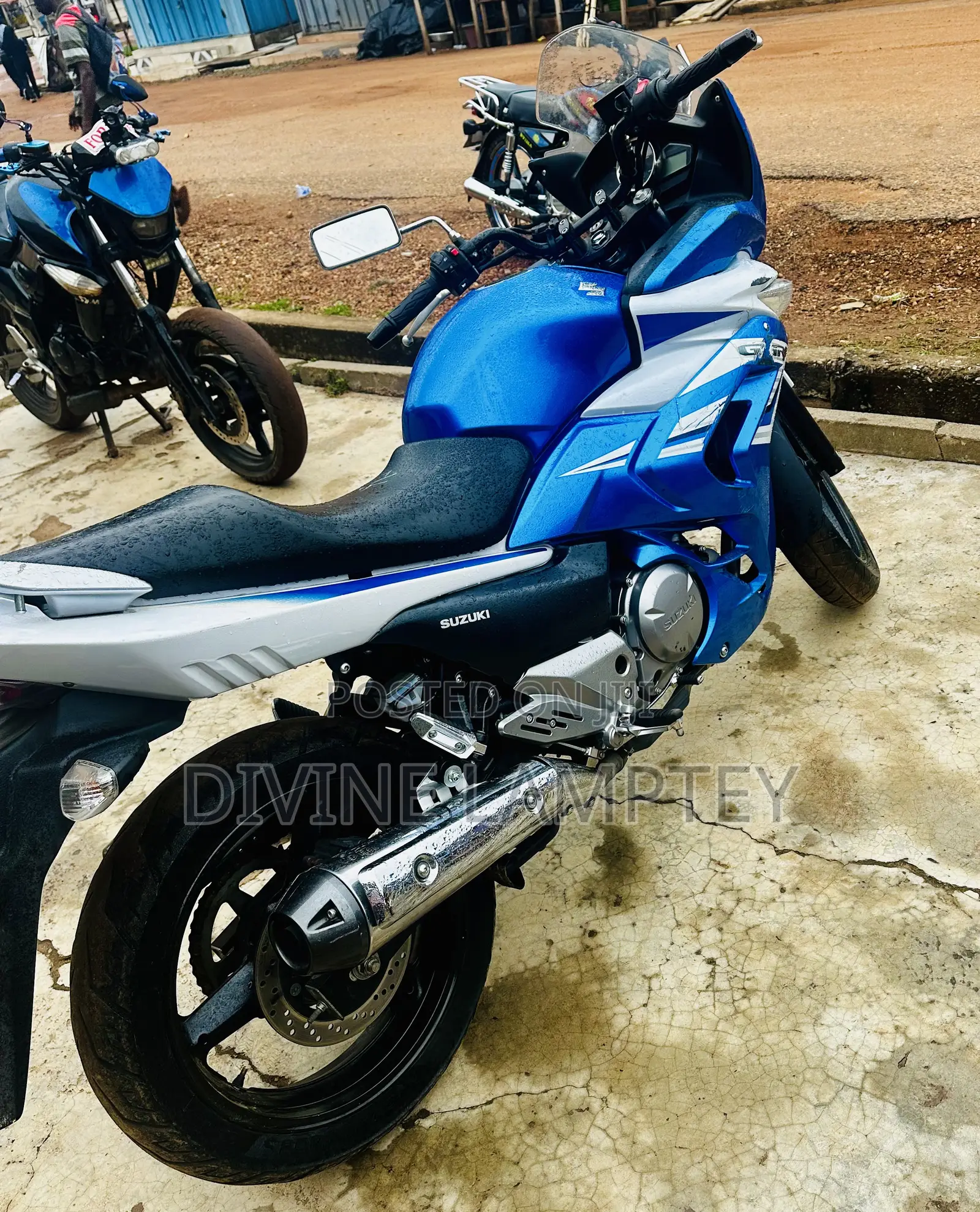 Suzuki GSR 2023 Blue
