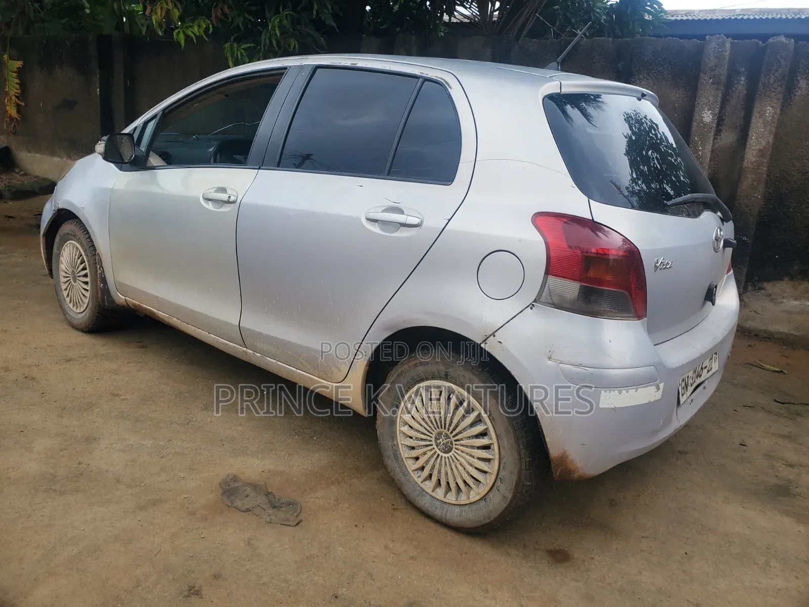 Toyota Vitz 1.0 FWD 5dr 2010 Silver