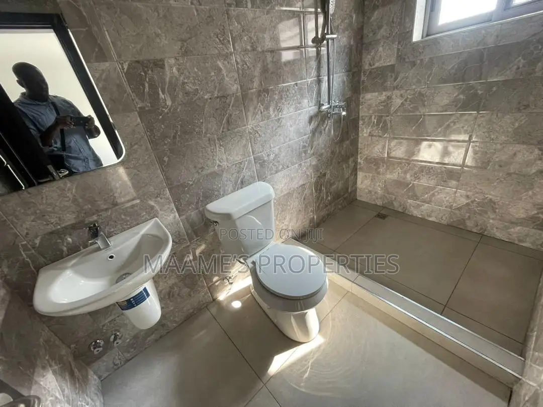 4bdrm Duplex in Adenta for rent