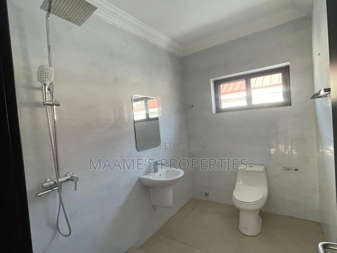 4bdrm Duplex in Adenta for rent