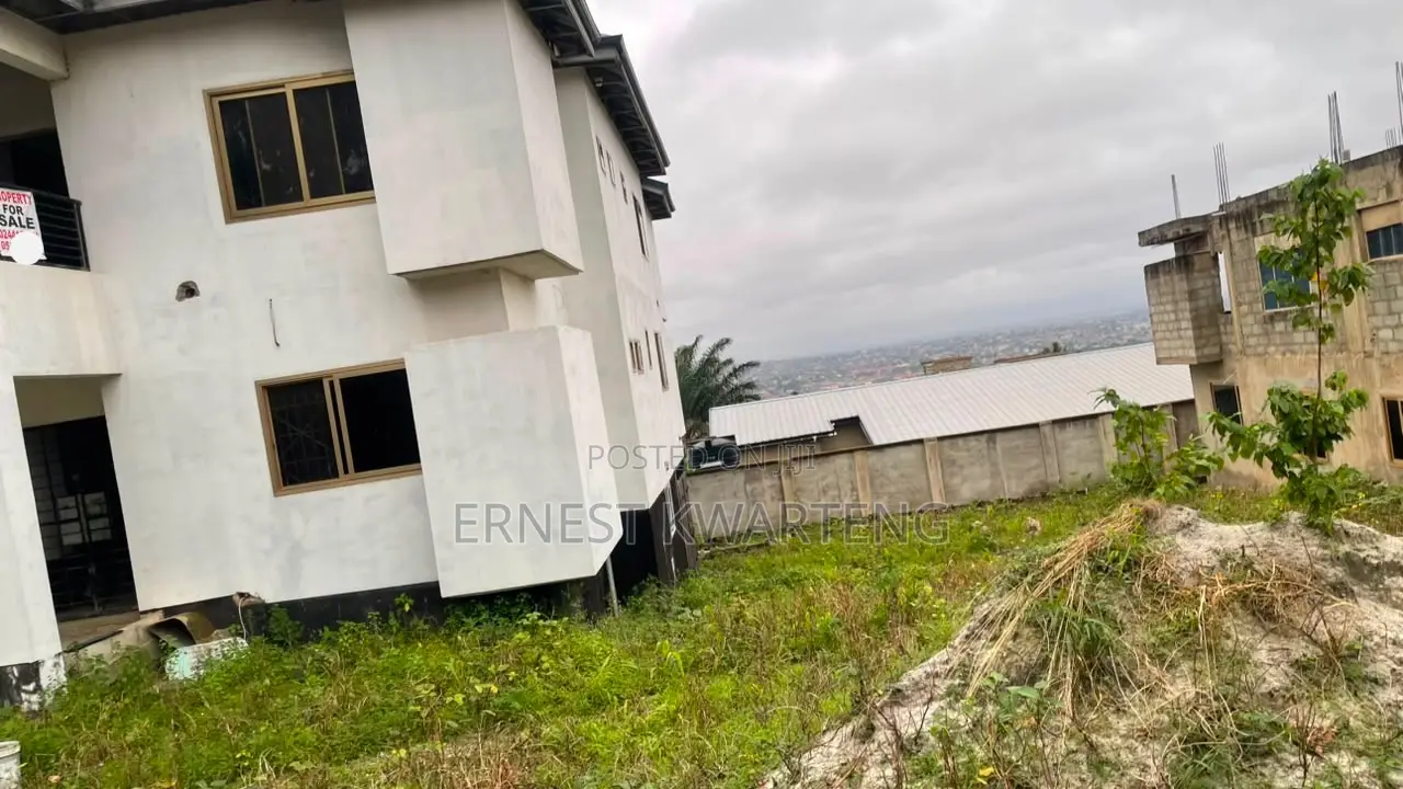 12bdrm Block of Flats in Super Elite Estate, Sowutwuom for sale