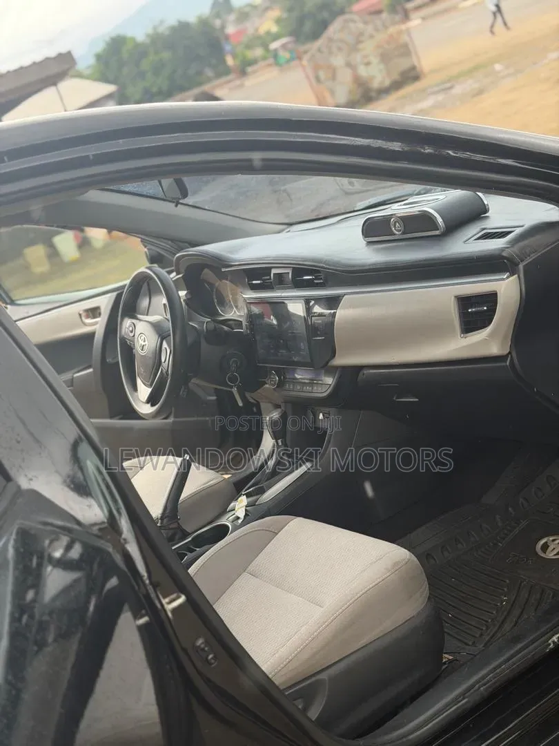 Toyota Corolla 2016 Black