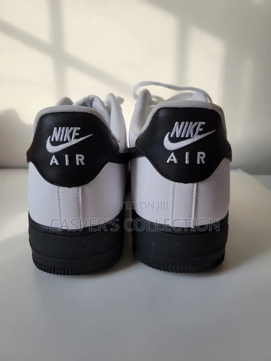 Nike Air Force 1 Low White Black Sole