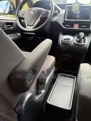 Toyota Vitz 1.5 FWD 5dr 2015 Black
