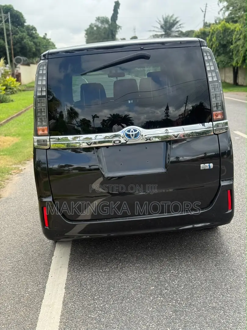 Toyota Vitz 1.5 FWD 5dr 2015 Black
