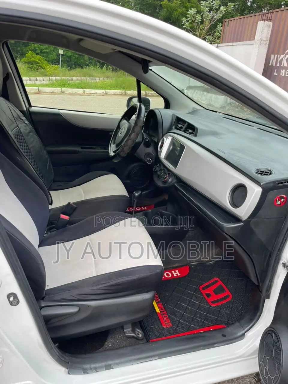 Toyota Yaris 2012 White