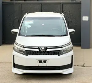 Toyota Vitz 1.5 FWD 3dr 2015 White